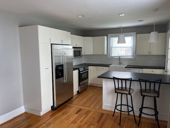 Building Photo - Coming Soon!!   Lovely 2 Bedroom House Clo...