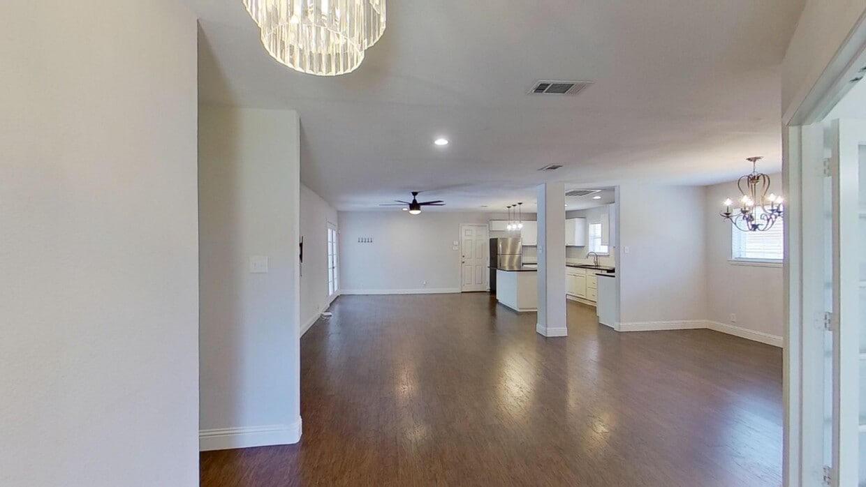 Photo - Bright Stevens Park home minutes from Bishop Arts & Trinity Groves