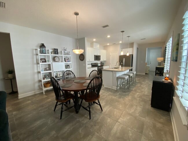 Building Photo - 137 Bison Trl