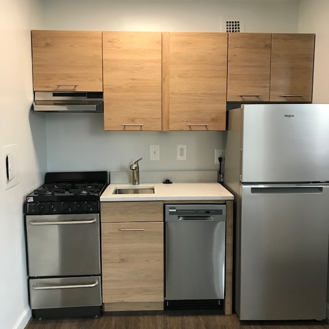 Cocina renovada - 2620 16th Street Apartments