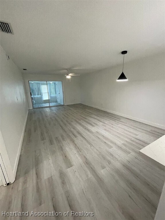 Foto del edificio - 5025 Granada Blvd