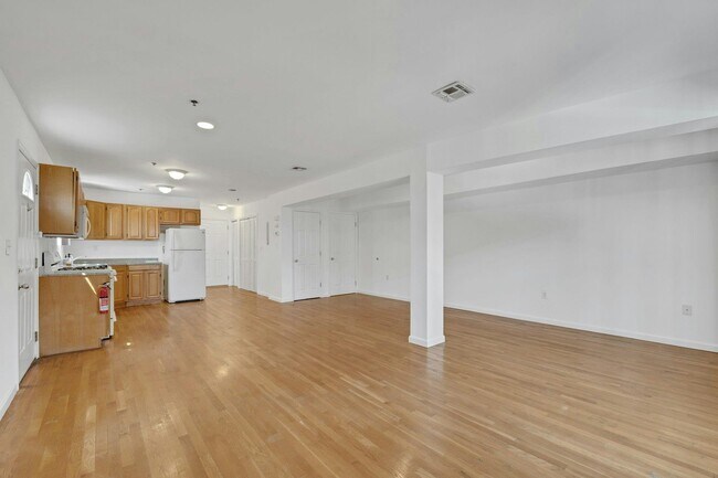Foto del edificio - 6410 Madison St