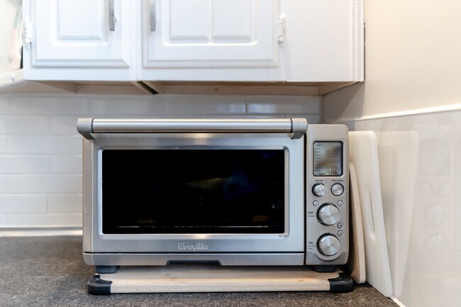 Building Photo - 46 Falaise Rd