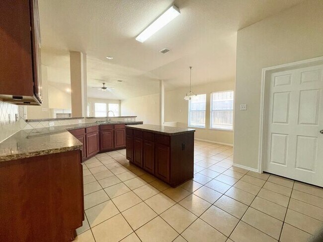 Building Photo - 4 Bedroom 1 story Duncanville ISD