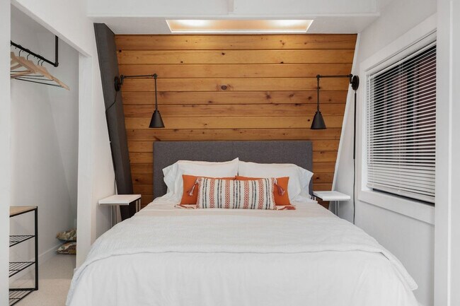 Foto del edificio - 3679 S Shorewood Ave