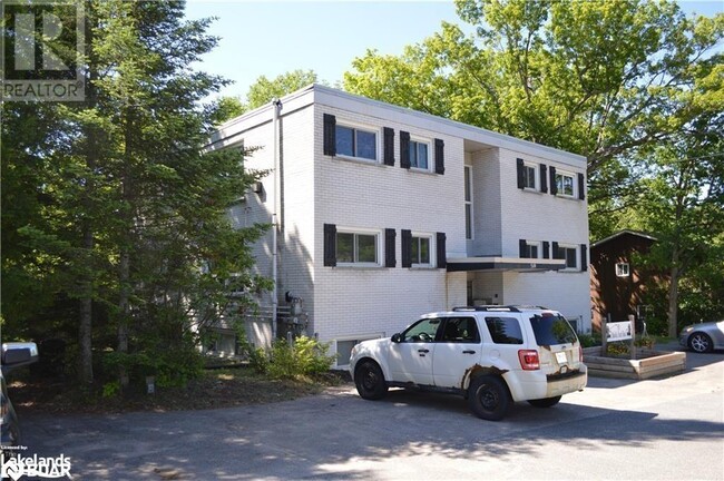 Building Photo - 510 Muskoka Beach Rd