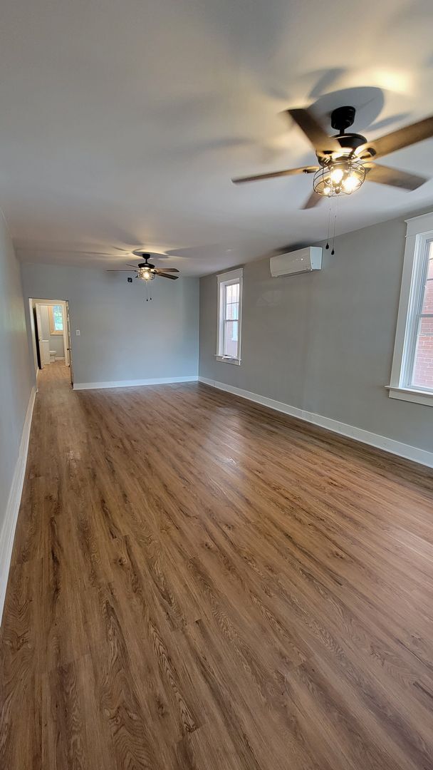 Foto del edificio - 321 W 7th St