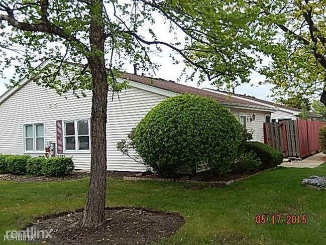 Building Photo - 2 br, 1 bath Townhome - 1778 Marquette Ln