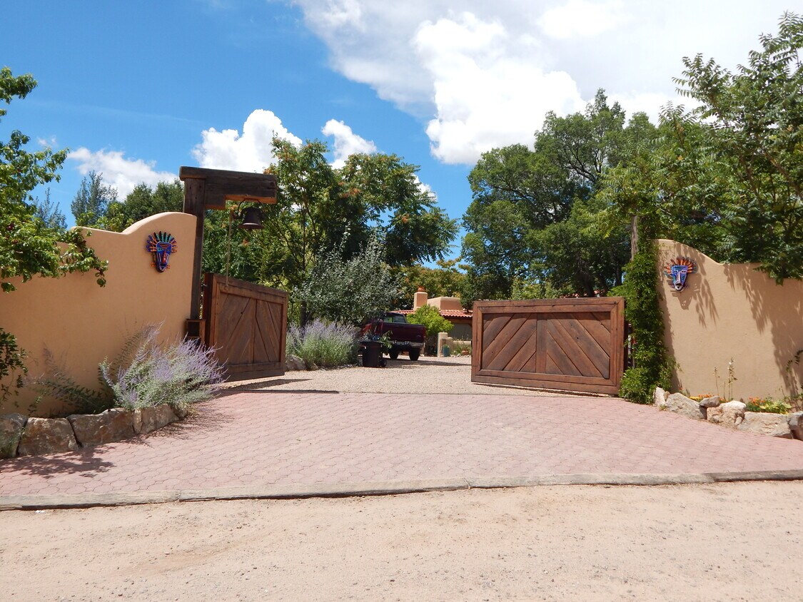 2835 W Alameda St Unit 1, Santa Fe, NM 87507 Condo for Rent in Santa