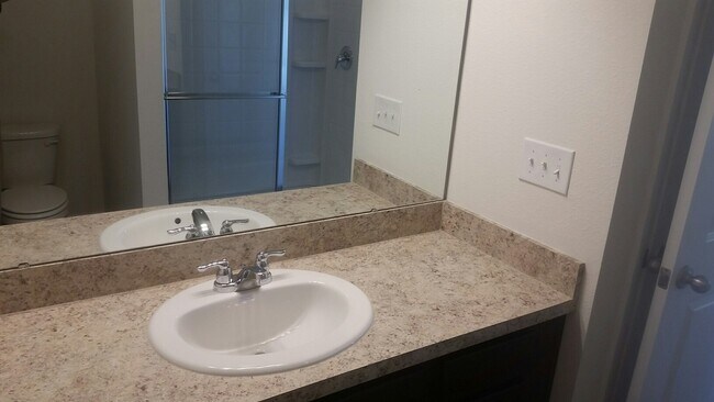 Building Photo - Great 3/2/2 in Coastal Woods available now!!