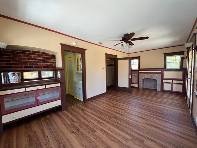 Building Photo - 716 Stanley Ave
