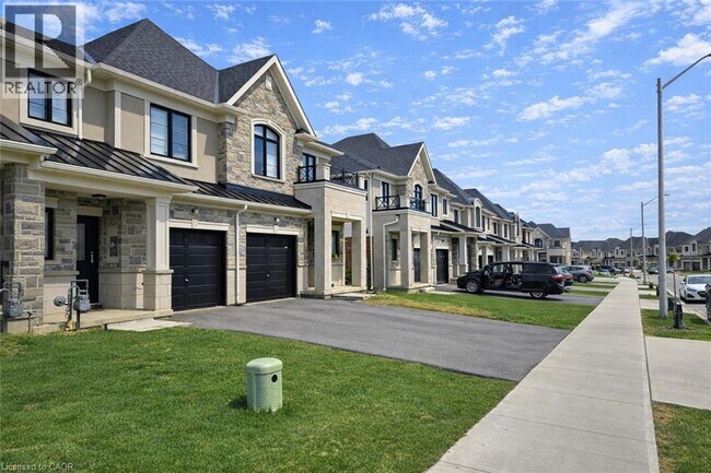 Photo du bâtiment - 148 Aquasanta Crescent