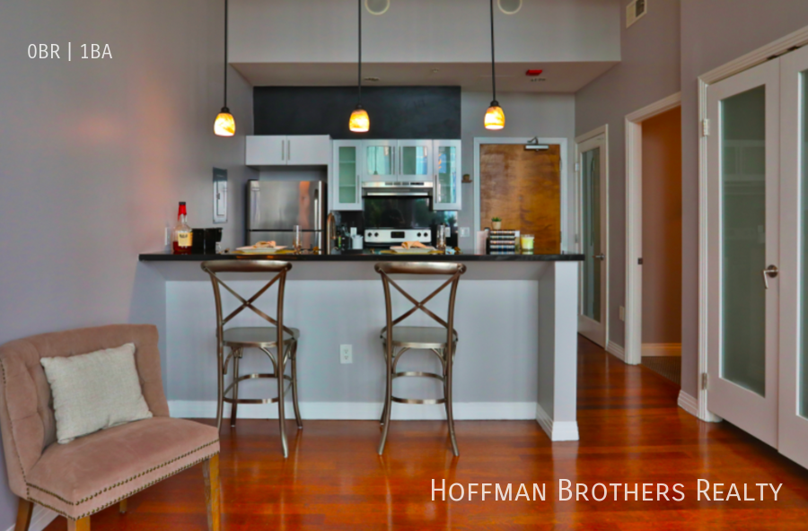 Foto principal - 905 S. Broadway-308A