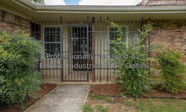 Building Photo - 2118 Andover St