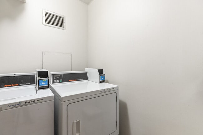 Building Photo - 11147 Whyte Ave NW