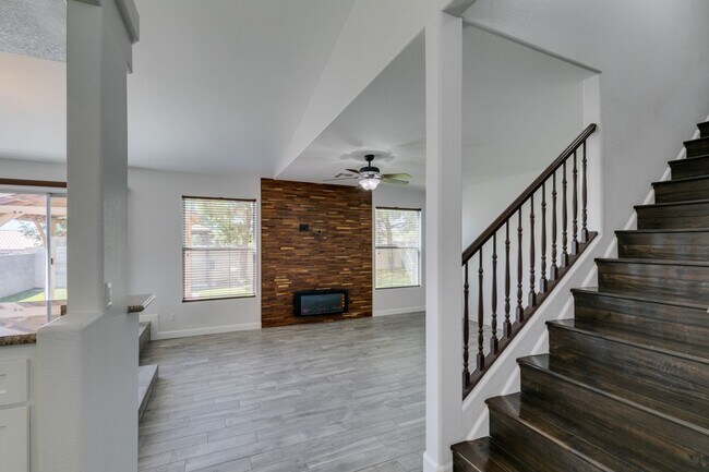 Foto del edificio - 7943 Meandering Path Ave