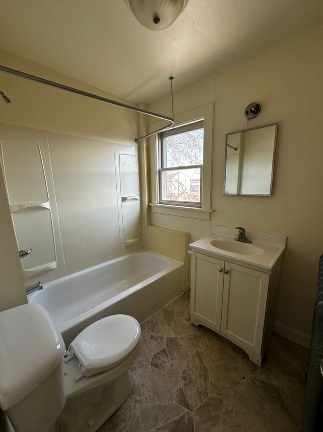 Building Photo - 16 N Washington St