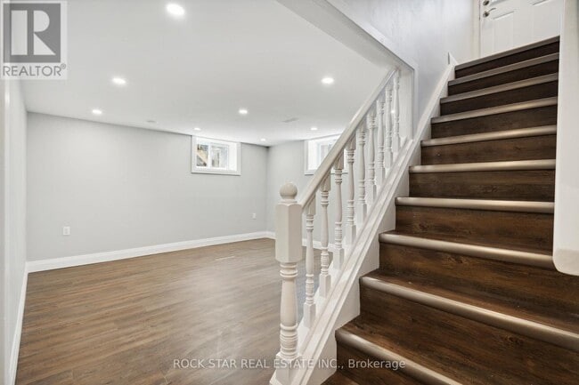 Photo du bâtiment - 13 Derby Ln