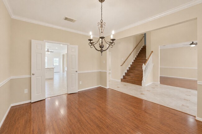 Foto del edificio - 2414 Falcon Knoll Ln