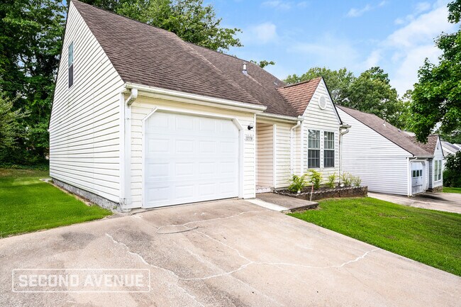 Foto del edificio - 2370 Iron Horse Dr