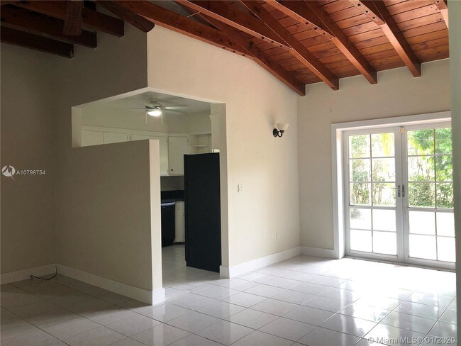 Foto del edificio - 3520 Segovia St