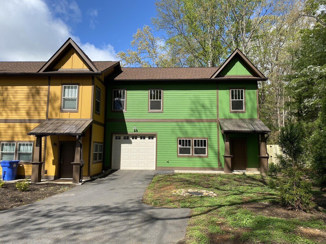 30 Manatee Ct, Asheville, NC 28803 Townhouse for Rent in Asheville, NC