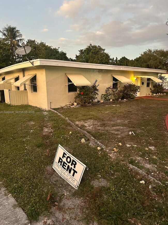 Building Photo - 1705 NE 157th Ter