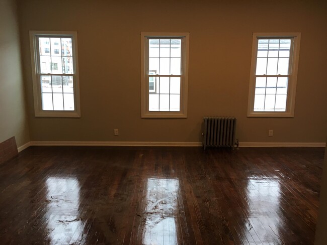 Building Photo - 578 Bloomfield Ave