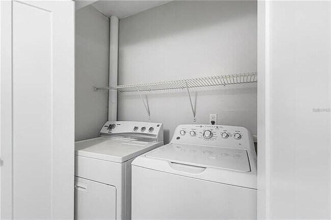 Building Photo - 546 Orange Dr