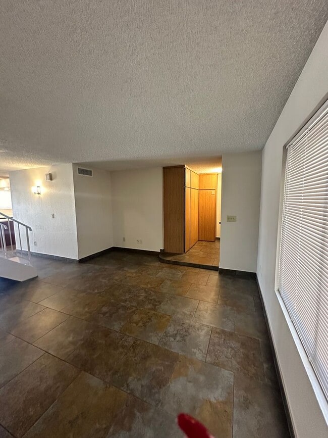 Building Photo - Stunning & Spacious 2 BR / 2.5 BA Townhome – Move-In Ready!