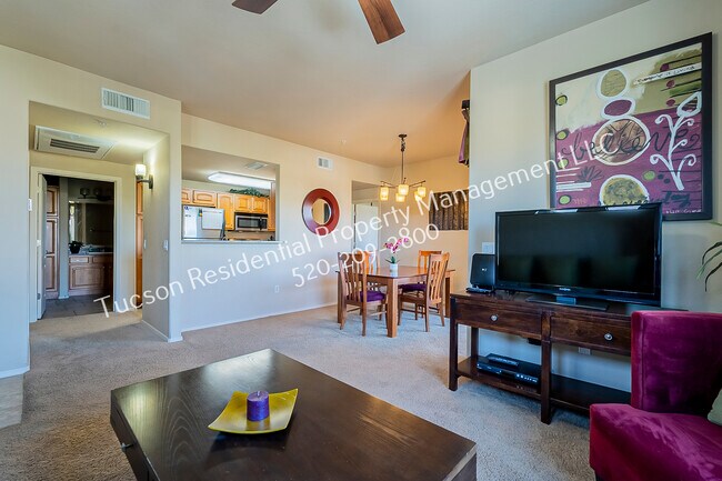 Foto del edificio - 2550 E River Rd