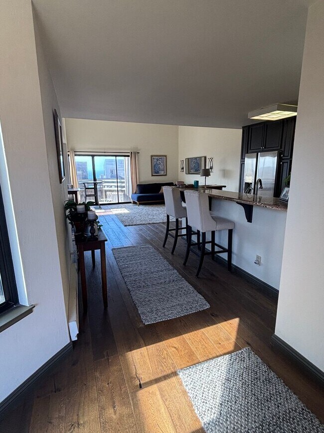 Foto del edificio - Ocean View Condo in Monterey 1 Bedroom/1 Bath