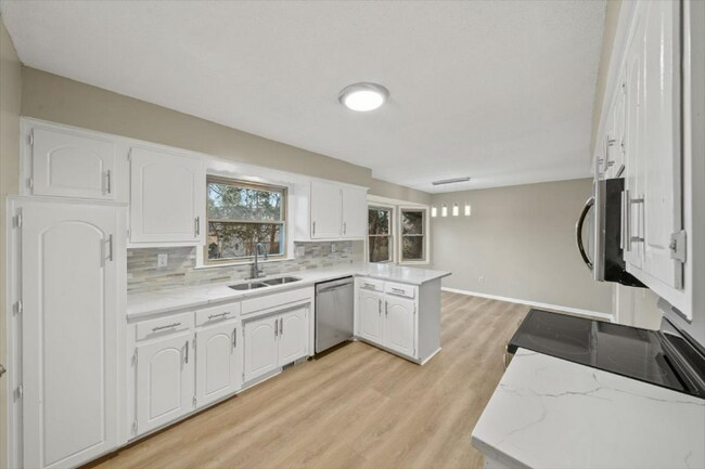 Foto del edificio - 11800 E 77th St