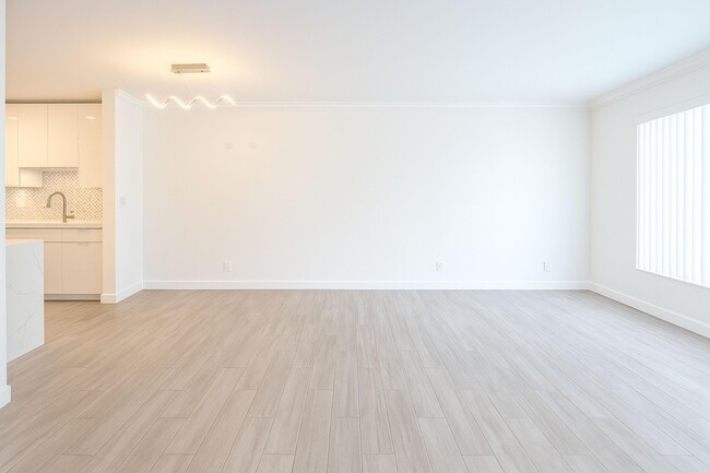 Building Photo - 2260 NE 67th St