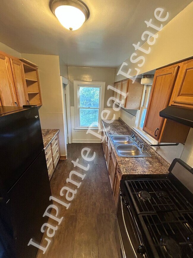 Foto del edificio - Charming 3-Bedroom Bungalow in Five Points...