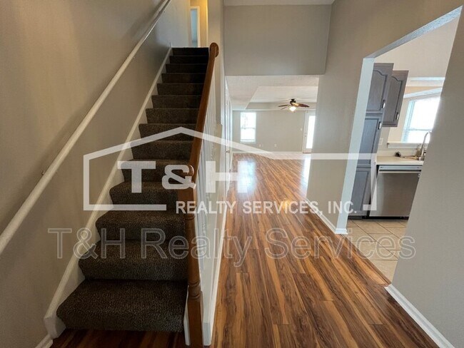Building Photo - 10896 Riverwood Blvd
