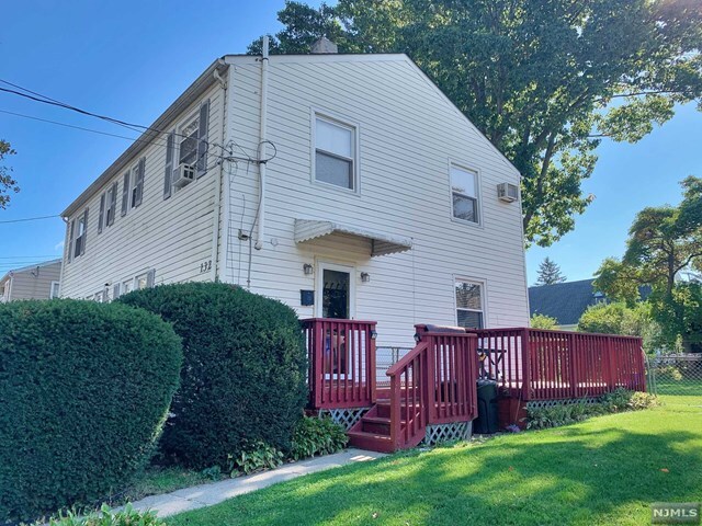 Primary Photo - 132-134 Cadmus Ave