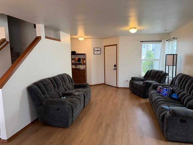 Building Photo - 2755 SW Jabirin Way