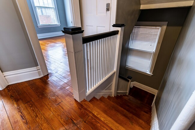 Building Photo - 654 6th Ave
