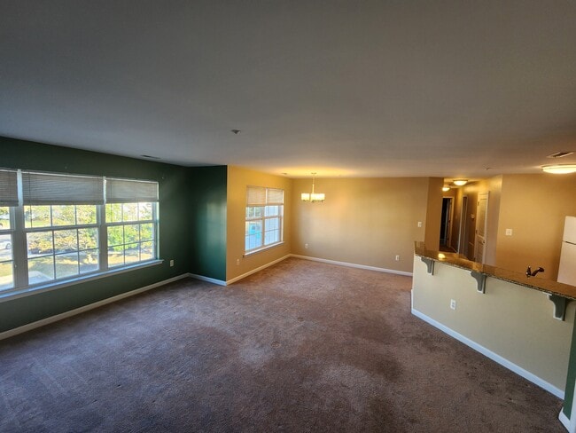 Building Photo - 2026 Windsong Dr