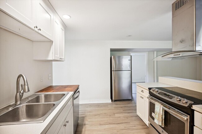 Foto del edificio - 7717 Carroll Ave