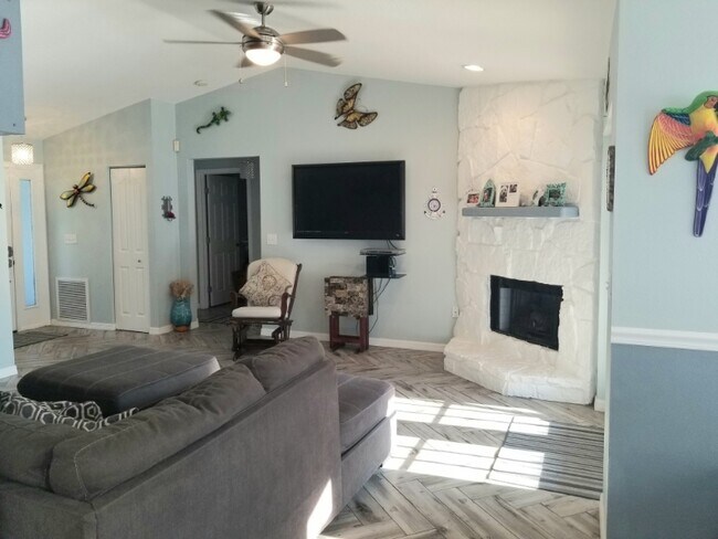 Foto del edificio - 2058 Old Trenton Ln