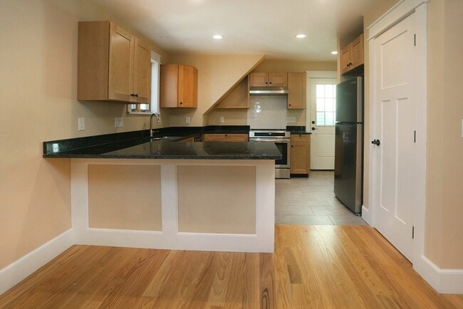 Foto del edificio - 12 Warren Ave