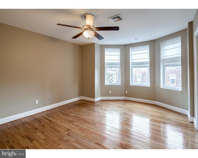 Building Photo - 206 Green Ln