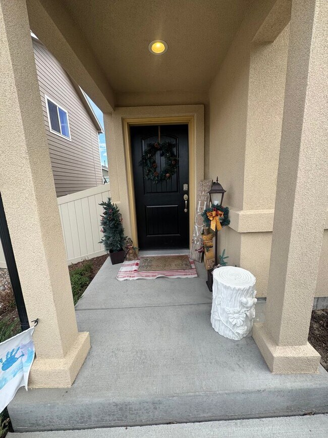 Foto del edificio - 3 Bed 2.5 Bath Home in Fountain Available in June