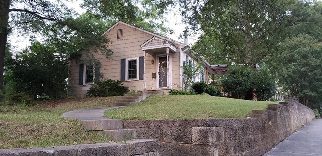 Building Photo - 353 S Walker St