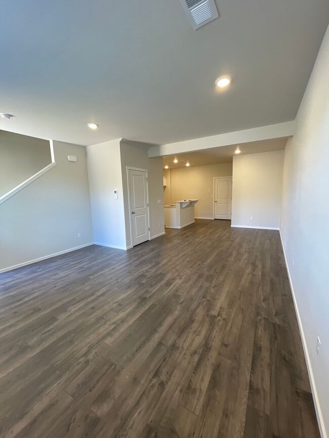 Building Photo - Town Home in NW Redmond's Canyon Ridge