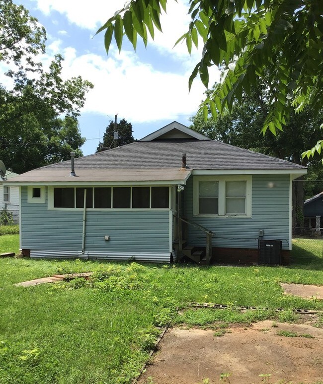 Foto del edificio - 3208 Cedar Ave SW