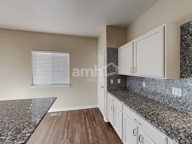 Foto del edificio - 13945 Jasmine St