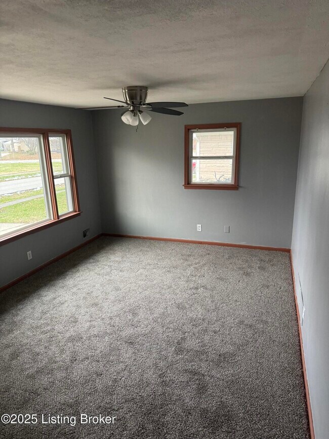 Foto del edificio - 4019 Lomond Dr